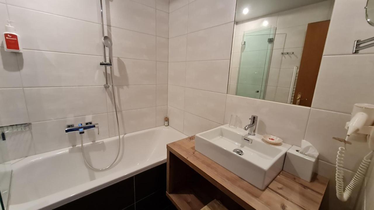 Sport Und Familienhotel Klausen Кирхберг ин Тирол Екстериор снимка