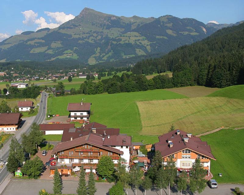 Sport Und Familienhotel Klausen Кирхберг ин Тирол Екстериор снимка