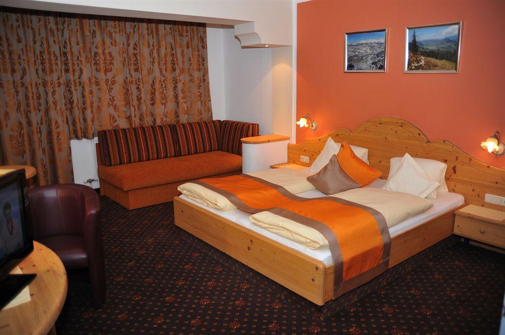 Sport Und Familienhotel Klausen Кирхберг ин Тирол Екстериор снимка